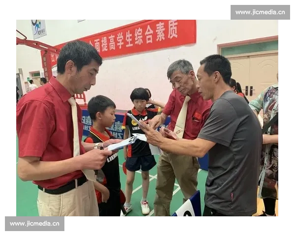 揭秘体育比赛规则中的常见误区与裁判判罚背后的真实逻辑分析 - 副本