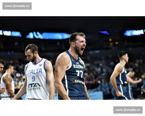 篮球赛季激战正酣 球迷热议联盟巨星表现与争冠形势 - 副本 (3)