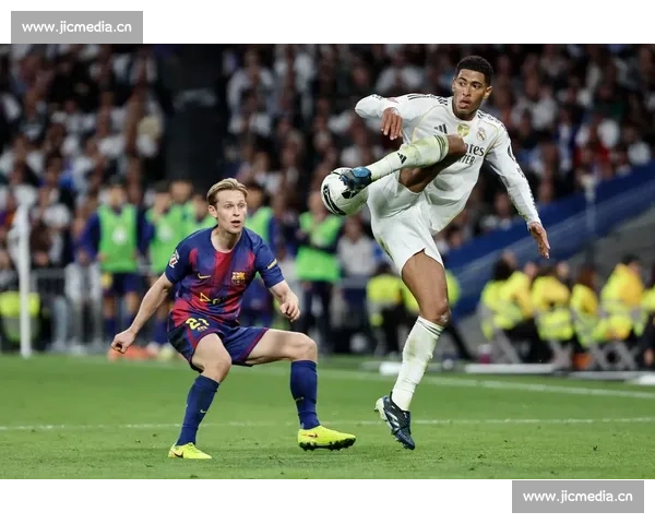 西甲联赛最新战况解析皇马巴萨激烈争冠形势揭秘 - 副本 - 副本 - 副本